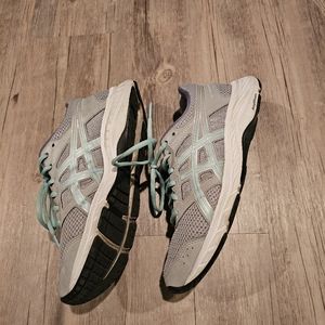 Women athletic shoes